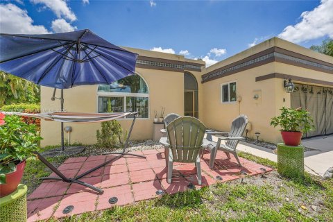 House in Lake Worth, Florida 3 bedrooms, 246.38 sq.m. № 1633684 - photo 4