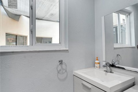 House in Lake Worth, Florida 3 bedrooms, 246.38 sq.m. № 1633684 - photo 25