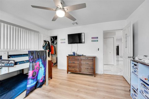 House in Lake Worth, Florida 3 bedrooms, 246.38 sq.m. № 1633684 - photo 23