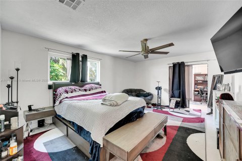 House in Lake Worth, Florida 3 bedrooms, 246.38 sq.m. № 1633684 - photo 15