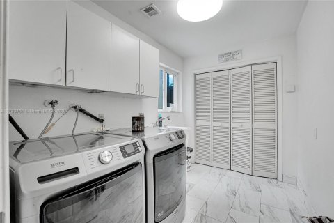 House in Lake Worth, Florida 3 bedrooms, 246.38 sq.m. № 1633684 - photo 26