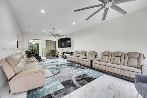 House in Lake Worth, Florida 3 bedrooms, 246.38 sq.m. № 1633684 - photo 8