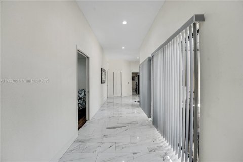 House in Lake Worth, Florida 3 bedrooms, 246.38 sq.m. № 1633684 - photo 7