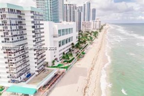 Купить кондоминиум в Холливуд, Флорида 1 спальня, 83.24м2, № 1889272 - фото 30