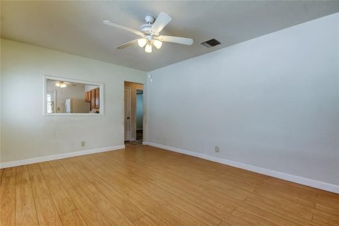 House in Saint Petersburg, Florida 2 bedrooms, 97.73 sq.m. № 1821137 - photo 13