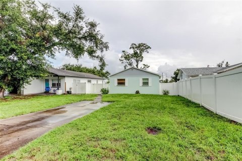 House in Saint Petersburg, Florida 2 bedrooms, 97.73 sq.m. № 1821137 - photo 2