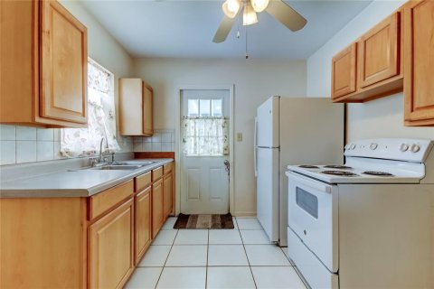 House in Saint Petersburg, Florida 2 bedrooms, 97.73 sq.m. № 1821137 - photo 3