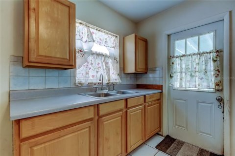 House in Saint Petersburg, Florida 2 bedrooms, 97.73 sq.m. № 1821137 - photo 8