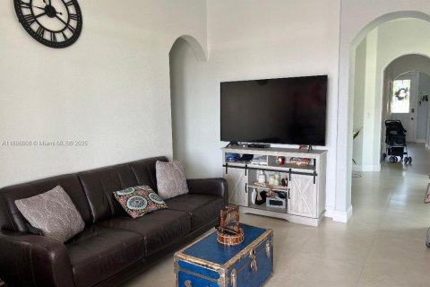 Villa ou maison à vendre à Hialeah, Floride: 4 chambres, 172.24 m2 № 1933514 - photo 17