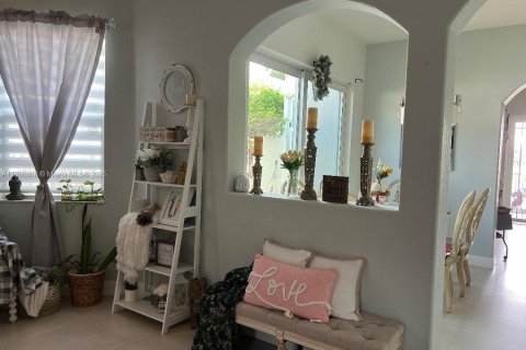 Villa ou maison à vendre à Hialeah, Floride: 4 chambres, 172.24 m2 № 1933514 - photo 5