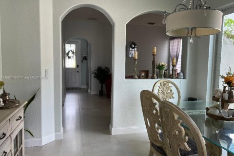 Villa ou maison à vendre à Hialeah, Floride: 4 chambres, 172.24 m2 № 1933514 - photo 10