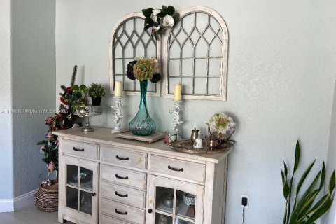 Villa ou maison à vendre à Hialeah, Floride: 4 chambres, 172.24 m2 № 1933514 - photo 8