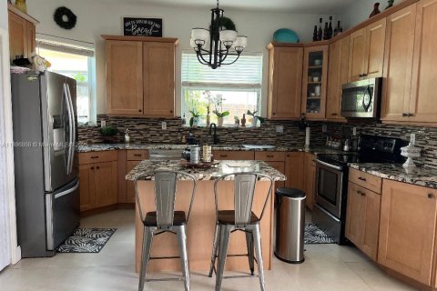 Villa ou maison à vendre à Hialeah, Floride: 4 chambres, 172.24 m2 № 1933514 - photo 11
