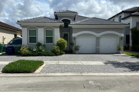Villa ou maison à vendre à Hialeah, Floride: 4 chambres, 172.24 m2 № 1933514 - photo 1
