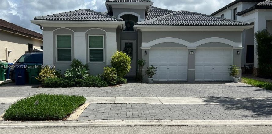 Casa en Hialeah, Florida 4 dormitorios, 172.24 m2 № 1933514