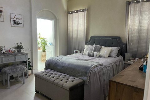 Villa ou maison à vendre à Hialeah, Floride: 4 chambres, 172.24 m2 № 1933514 - photo 18
