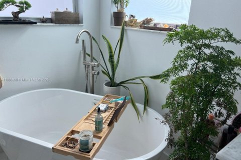 Villa ou maison à vendre à Hialeah, Floride: 4 chambres, 172.24 m2 № 1933514 - photo 20