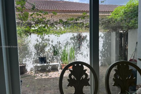 Villa ou maison à vendre à Hialeah, Floride: 4 chambres, 172.24 m2 № 1933514 - photo 9