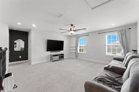 House in Apopka, Florida 5 bedrooms, 298.87 sq.m. № 2285240 - photo 20