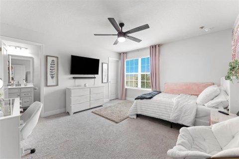 House in Apopka, Florida 5 bedrooms, 298.87 sq.m. № 2285240 - photo 26