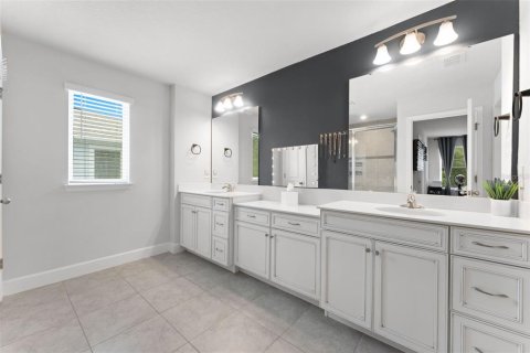 House in Apopka, Florida 5 bedrooms, 298.87 sq.m. № 2285240 - photo 23