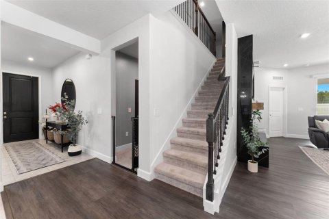 House in Apopka, Florida 5 bedrooms, 298.87 sq.m. № 2285240 - photo 17