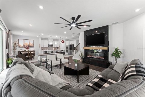 House in Apopka, Florida 5 bedrooms, 298.87 sq.m. № 2285240 - photo 13