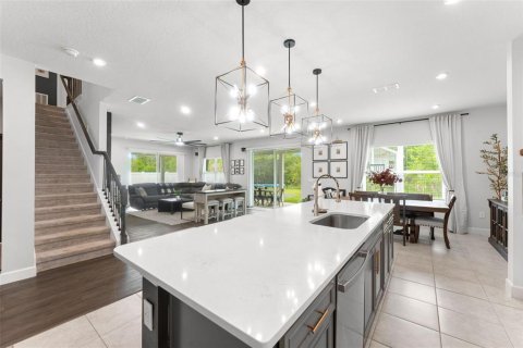 House in Apopka, Florida 5 bedrooms, 298.87 sq.m. № 2285240 - photo 8