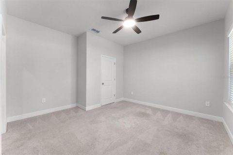 House in Apopka, Florida 5 bedrooms, 298.87 sq.m. № 2285240 - photo 14