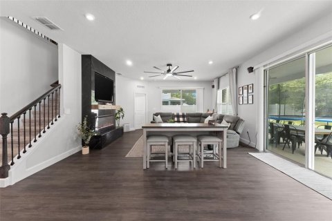 House in Apopka, Florida 5 bedrooms, 298.87 sq.m. № 2285240 - photo 11