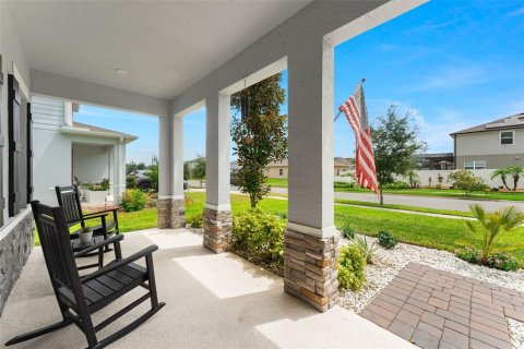 House in Apopka, Florida 5 bedrooms, 298.87 sq.m. № 2285240 - photo 2