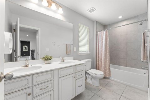 House in Apopka, Florida 5 bedrooms, 298.87 sq.m. № 2285240 - photo 28