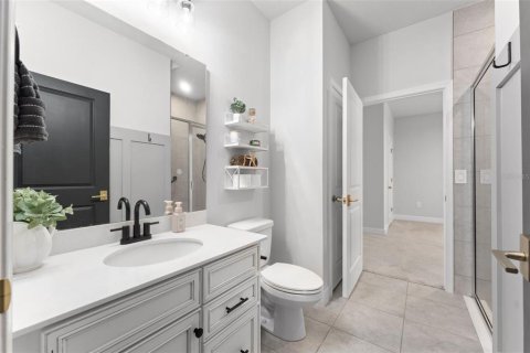 House in Apopka, Florida 5 bedrooms, 298.87 sq.m. № 2285240 - photo 16