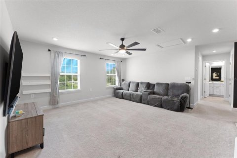 House in Apopka, Florida 5 bedrooms, 298.87 sq.m. № 2285240 - photo 18