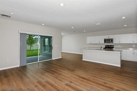 House in Haines City, Florida 6 bedrooms, 354.33 sq.m. № 1821314 - photo 7