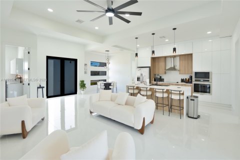 Купить виллу или дом в Кейп-Корал, Флорида 4 спальни, 160.91м2, № 1995829 - фото 9