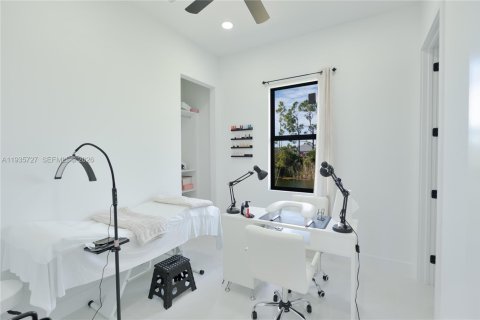 Купить виллу или дом в Кейп-Корал, Флорида 4 спальни, 160.91м2, № 1995829 - фото 17