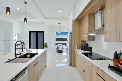 Купить виллу или дом в Кейп-Корал, Флорида 4 спальни, 160.91м2, № 1995829 - фото 8