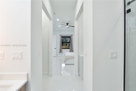 Купить виллу или дом в Кейп-Корал, Флорида 4 спальни, 160.91м2, № 1995829 - фото 15