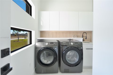 Купить виллу или дом в Кейп-Корал, Флорида 4 спальни, 160.91м2, № 1995829 - фото 27