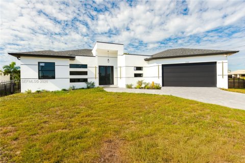 Дом в Кейп-Корал, Флорида 4 спальни, 160.91м2 № 1995829