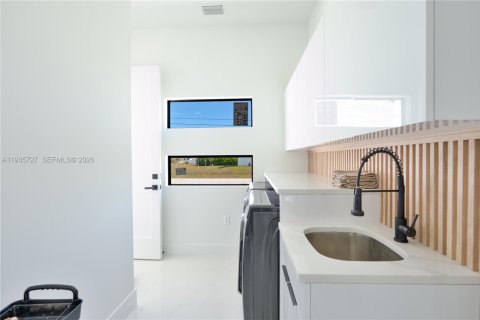 Купить виллу или дом в Кейп-Корал, Флорида 4 спальни, 160.91м2, № 1995829 - фото 28