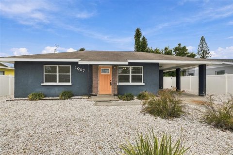 House in Palmetto, Florida 2 bedrooms, 96.15 sq.m. № 2391473