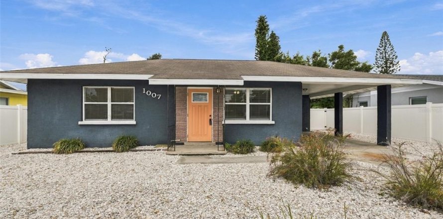 House in Palmetto, Florida 2 bedrooms, 96.15 sq.m. № 2391473