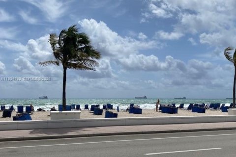 Снять в аренду кондоминиум в Форт-Лодердейл, Флорида 2 спальни, 117.61м2, № 1994401 - фото 23