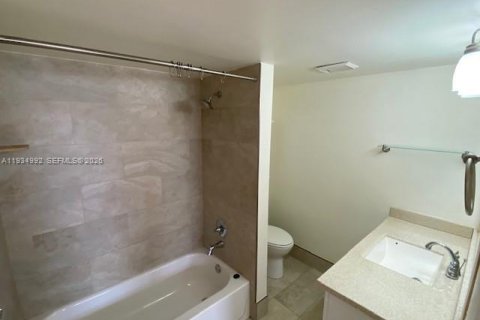 Снять в аренду кондоминиум в Форт-Лодердейл, Флорида 2 спальни, 117.61м2, № 1994401 - фото 20