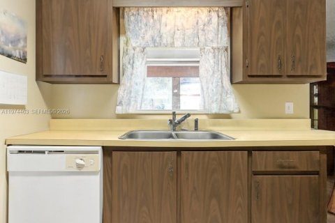 Casa en venta en Brandon, Florida, 3 dormitorios, 144.74 m2 № 2036006 - foto 4