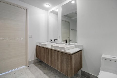 Condominio en venta en Miami, Florida, 3 dormitorios, 134.71 m2 № 2076863 - foto 11