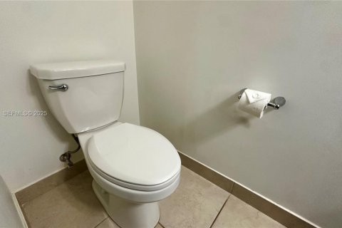 Adosado en venta en Miami Lakes, Florida, 3 dormitorios, 147.53 m2 № 1992988 - foto 20