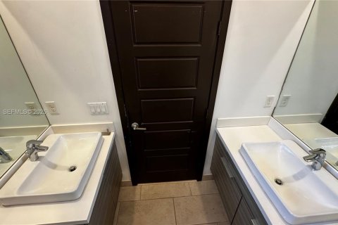 Adosado en venta en Miami Lakes, Florida, 3 dormitorios, 147.53 m2 № 1992988 - foto 23